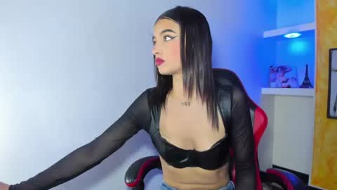 Snapshot of honeyluxe_ chatting on June 22, 2026, 9:01 pm HONEY LUXE online show from June 22, 2026, 9:01 pm