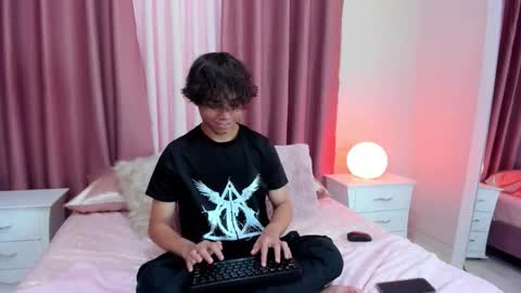 Snapshot of honeymoon_sariel chatting on October 16, 2025, 7:37 pm honeymoon_sariel online show from October 16, 2025, 7:37 pm