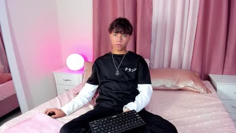 Snapshot of honeymoon_sariel chatting on November 14, 2025, 8:40 pm honeymoon_sariel online show from November 14, 2025, 8:40 pm