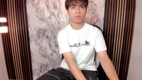 honeymoon_sariel online show from April 27, 2026, 2:15 pm