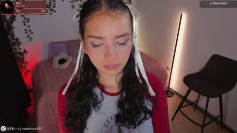 Snapshot of honeymoontea chatting on January 11, 2025, 4:16 am online show from January 11, 2025, 4:16 am