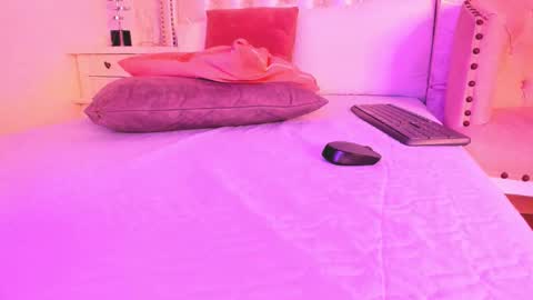 Honey online show from March 11, 2026, 3:56 am