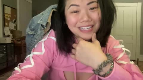 Snapshot of honeysunshineneko chatting on March 17, 2026, 12:15 am HoneySunshineNeko online show from March 17, 2026, 12:15 am