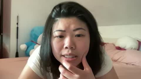 Snapshot of honeysunshineneko chatting on April 2, 2026, 1:53 pm HoneySunshineNeko online show from April 2, 2026, 1:53 pm