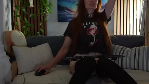 Snapshot of honeyumtoast chatting on October 15, 2025, 3:28 am Noelle online show from October 15, 2025, 3:28 am