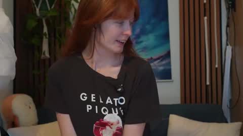 Snapshot of honeyumtoast chatting on November 20, 2025, 3:28 am Noelle online show from November 20, 2025, 3:28 am