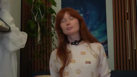 Snapshot of honeyumtoast chatting on November 27, 2025, 5:20 am Noelle online show from November 27, 2025, 5:20 am