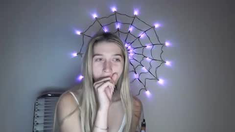 honeyveil online show from October 26, 2025, 1:00 am