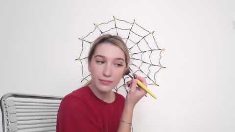 honeyveil online show from October 27, 2025, 11:47 am