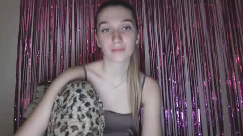 honeyveil online show from February 25, 2026, 8:51 pm