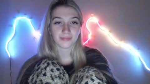 Snapshot of honeyveil chatting on May 10, 2026, 8:25 pm honeyveil online show from May 10, 2026, 8:25 pm