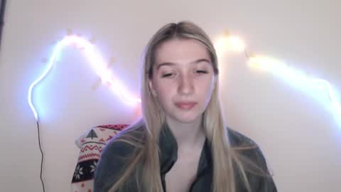 Snapshot of honeyveil chatting on May 21, 2026, 12:45 pm honeyveil online show from May 21, 2026, 12:45 pm