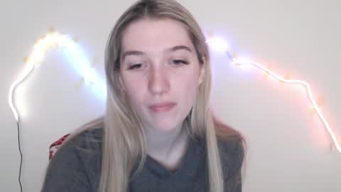 Snapshot of honeyveil chatting on May 22, 2026, 11:27 am honeyveil online show from May 22, 2026, 11:27 am