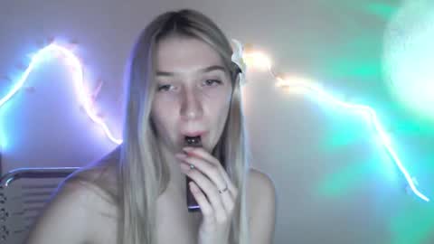 Snapshot of honeyveil chatting on May 29, 2026, 1:20 pm honeyveil online show from May 29, 2026, 1:20 pm
