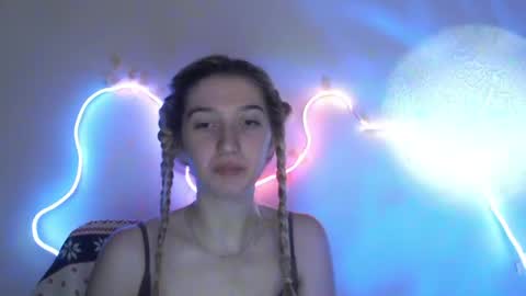Snapshot of honeyveil chatting on June 6, 2026, 3:50 pm honeyveil online show from June 6, 2026, 3:50 pm