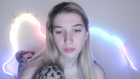 Snapshot of honeyveil chatting on June 10, 2026, 1:43 pm honeyveil online show from June 10, 2026, 1:43 pm