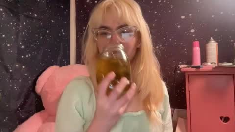 Snapshot of honeyxlimbed chatting on December 14, 2024, 3:51 am Emi Rose online show from December 14, 2024, 3:51 am