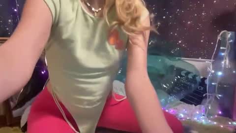 Snapshot of honeyxlimbed chatting on February 2, 2025, 4:59 am Emi Rose online show from February 2, 2025, 4:59 am