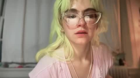 Snapshot of honeyxlimbed chatting on November 13, 2025, 5:39 am Emi Rose online show from November 13, 2025, 5:39 am