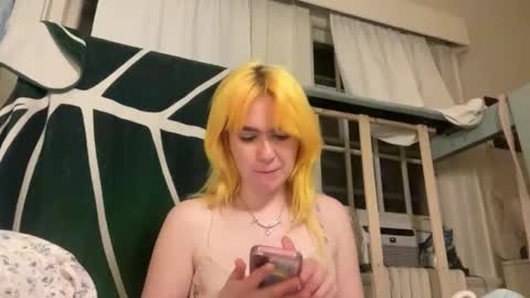 Snapshot of honeyxlimbed chatting on April 21, 2026, 2:04 am Emi Rose online show from April 21, 2026, 2:04 am