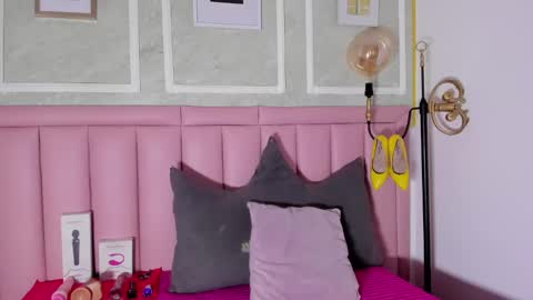 holly online show from January 5, 2026, 9:18 pm