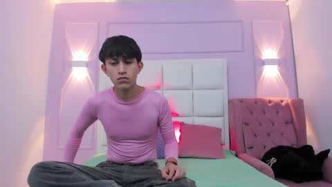 Snapshot of hoot_booys_ chatting on October 28, 2025, 8:33 pm hoot_booys_ online show from October 28, 2025, 8:33 pm