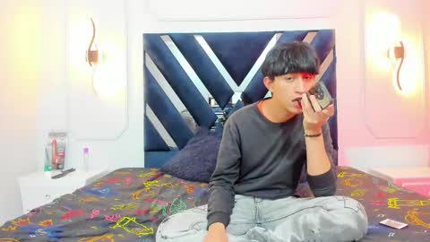 Snapshot of hoot_booys_ chatting on November 17, 2025, 3:23 am hoot_booys_ online show from November 17, 2025, 3:23 am