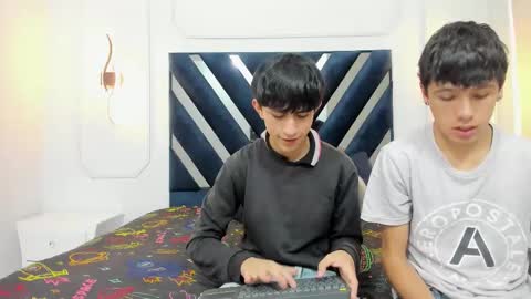 Snapshot of hoot_booys_ chatting on November 20, 2025, 7:57 pm hoot_booys_ online show from November 20, 2025, 7:57 pm