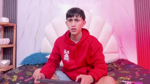 Snapshot of hoot_booys_ chatting on December 14, 2025, 8:46 pm hoot_booys_ online show from December 14, 2025, 8:46 pm