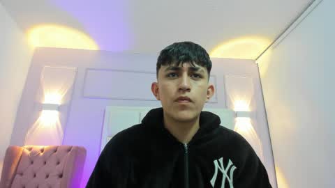 hoot_booys_ online show from April 26, 2026, 3:26 am