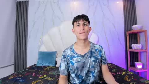 hoot_booys_ online show from April 29, 2026, 4:38 am