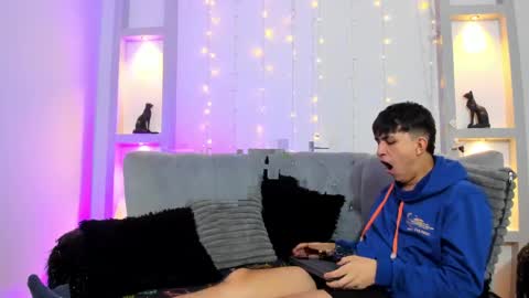 hoot_booys_ online show from April 30, 2026, 9:52 pm
