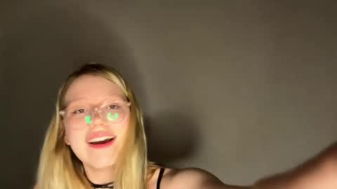 Snapshot of horney_audrey chatting on January 9, 2025, 12:25 am Audrey online show from January 9, 2025, 12:25 am