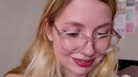 Snapshot of horney_audrey chatting on November 15, 2025, 3:37 am Audrey online show from November 15, 2025, 3:37 am