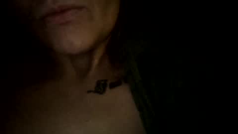 Snapshot of horneymomnextdoor chatting on October 17, 2025, 3:42 am horneymomnextdoor online show from October 17, 2025, 3:42 am