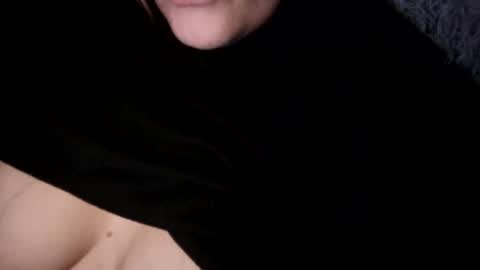 Snapshot of horneymomnextdoor chatting on November 8, 2025, 3:29 am horneymomnextdoor online show from November 8, 2025, 3:29 am