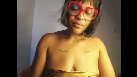 horny_ebonygirl_ online show from May 1, 2026, 2:21 pm