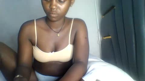 Snapshot of hornybella84 chatting on July 5, 2026, 5:36 am Bella online show from July 5, 2026, 5:36 am