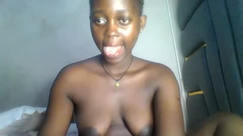 Snapshot of hornybella84 chatting on July 10, 2026, 5:01 am Bella online show from July 10, 2026, 5:01 am