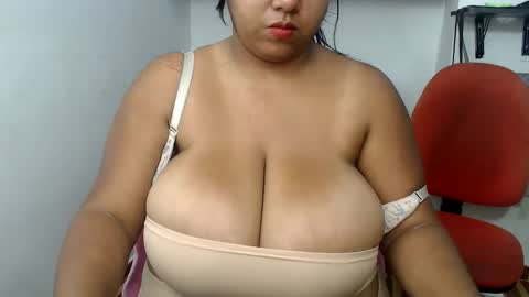 Snapshot of hornyboobs18 chatting on May 27, 2026, 1:57 am karen online show from May 27, 2026, 1:57 am
