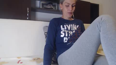 Snapshot of hornygirllx chatting on September 26, 2025, 6:23 pm AshlineKatte online show from September 26, 2025, 6:23 pm