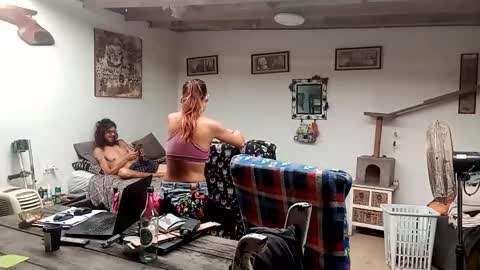 Snapshot of hornyhippies0080 chatting on December 15, 2025, 6:17 am Nix D online show from December 15, 2025, 6:17 am