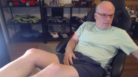 Snapshot of hornynthick70 chatting on December 16, 2024, 2:57 am hornynthick70 online show from December 16, 2024, 2:57 am