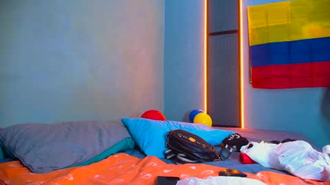 hornyshow1 online show from May 26, 2026, 12:23 pm