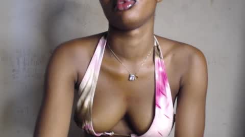 Snapshot of hornyslut_xx chatting on June 2, 2026, 8:27 am Bella online show from June 2, 2026, 8:27 am