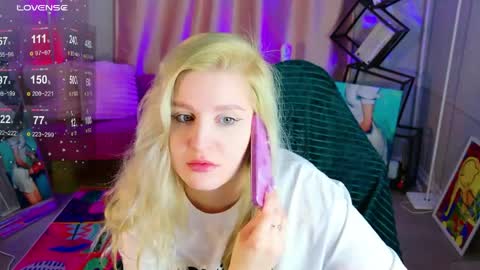 Snapshot of hot__blondie chatting on May 15, 2026, 5:58 am Veronica Vi online show from May 15, 2026, 5:58 am