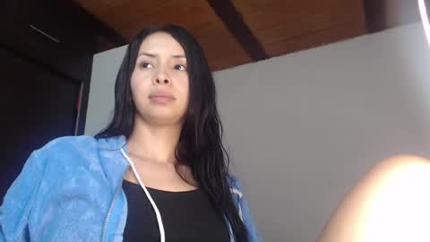 Snapshot of hot_angels___ chatting on December 21, 2024, 6:41 am angels online show from December 21, 2024, 6:41 am