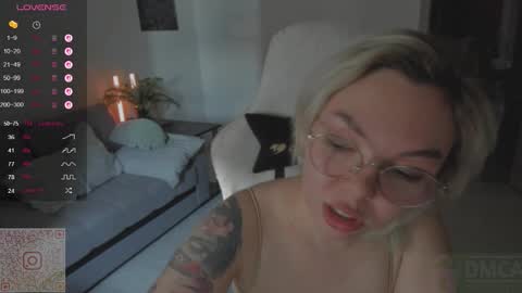 Snapshot of hot_babayaga chatting on September 13, 2025, 10:48 am online show from September 13, 2025, 10:48 am