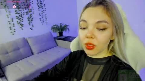 Snapshot of hot_babayaga chatting on November 16, 2025, 4:23 pm online show from November 16, 2025, 4:23 pm