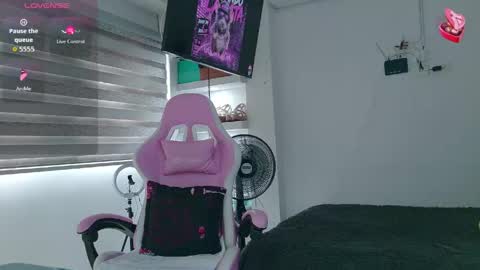 Snapshot of hot_beauty__ chatting on May 19, 2026, 8:26 pm VALENTINA online show from May 19, 2026, 8:26 pm